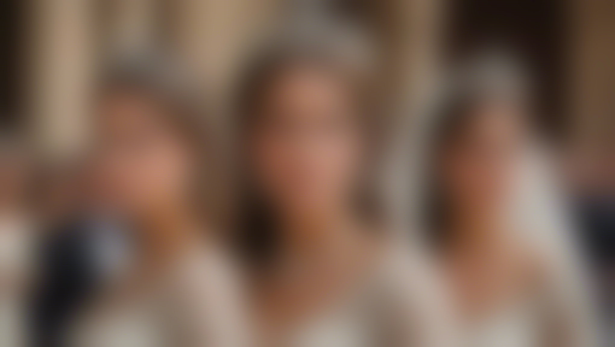 découvrez les incroyables diadèmes qui ont captivé l'attention lors du mariage de juan carlos et sofia d'espagne. des bijoux royaux qui ont illuminé l'événement royal.